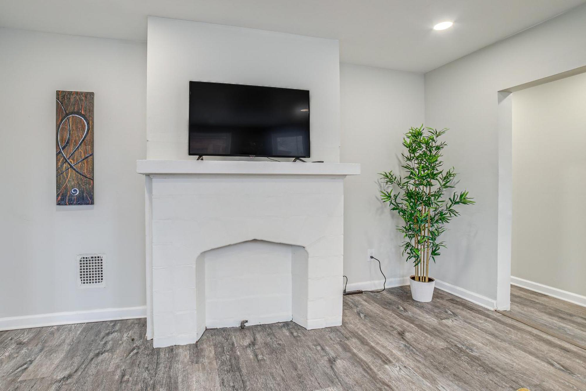 Lovely About 5 Mi To Downtown! Apartamento *