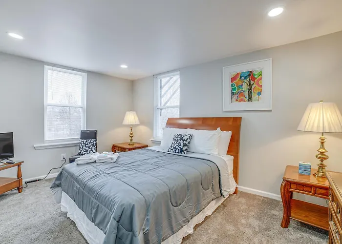 Lovely Pittsburgh Apartment About 5 Mi To Downtown!